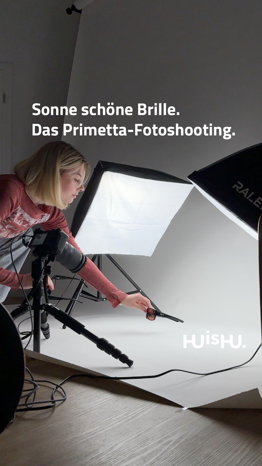 Na, wie steht mir die Brille? 😎⁠
⁠
Oder vielleicht die hier? 🧐⁠
⁠
Jo, die isses. 🥸⁠
⁠
Wir haben kürzlich ein Fotoshooting mit vielen, vielen bunten Brillenmodellen von Primetta durchgeführt. 📸⁠
⁠
Wie schön alle Produktbilder geworden sind, kannst du auf Primettas neuer Website sehen ‒ sobald sie demnächst online geht. 👀⁠
⁠
#huishu #thisishu #fotoshooting #photography #shooting #agentur #werbeagentur #kreativagentur #marketing #primetta #sonnenbrillen #lesehilfen