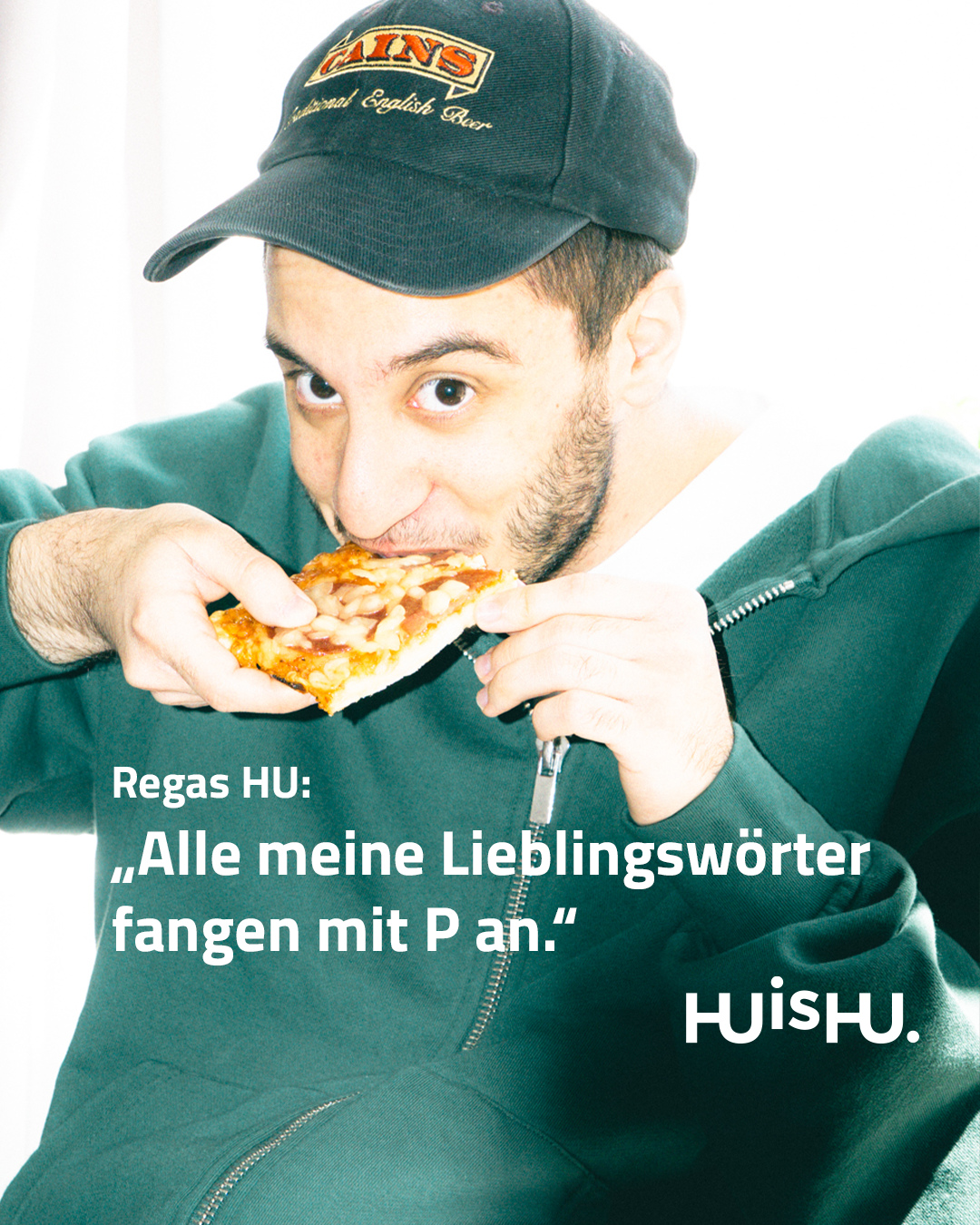 Deshalb habe ich wahrscheinlich auch Philosophie studiert. Oder liebe pralle Pfirsiche so. 🍑 Und wenn ich an Picasso denke, nehme ich einen Pinsel in die Hand und mache Party, bis die Polizei kommt. 👨‍🎨⁠
⁠
Du denkst, das war alles? Pass auf:⁠
⁠
Würde ich für jedes Mal, wenn ich pünktlich bin, einen Pokal bekommen, 🏆 würde ich punkten wie eine Person, die professionell Pins in die Haut piekst (ein Akupunkteur 🪡).⁠
⁠
Ein Punkt noch:⁠
⁠
Ich gehöre zum HUisHU-Social Team und schreibe primär die Captions. Deshalb liest du auch jede zweite Woche von unseren Pizza-Partys. 🍕 Meine hat immer eine Extra-Portion Peperoni. 🌶️⁠
⁠
#huishu #thisishu #huweare #everyoneisspecial #special #werbeagentur #huisrega #meinhu #pizzaparty #photography #shooting #agentur #kreativagentur