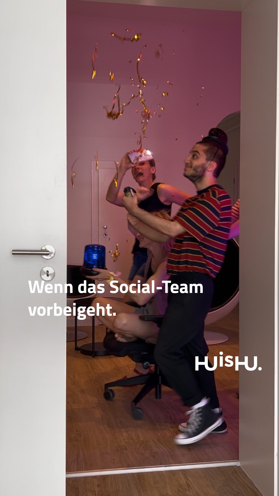 Kein Schreibtisch-Zombie weit und breit ist sicher vor uns. 🚨⁠
⁠
#huishu #thisishu #agenturleben #agentur #socialmediateam #socialteam #socialmediamarketing #socialmediaagentur #party #huisinhannover