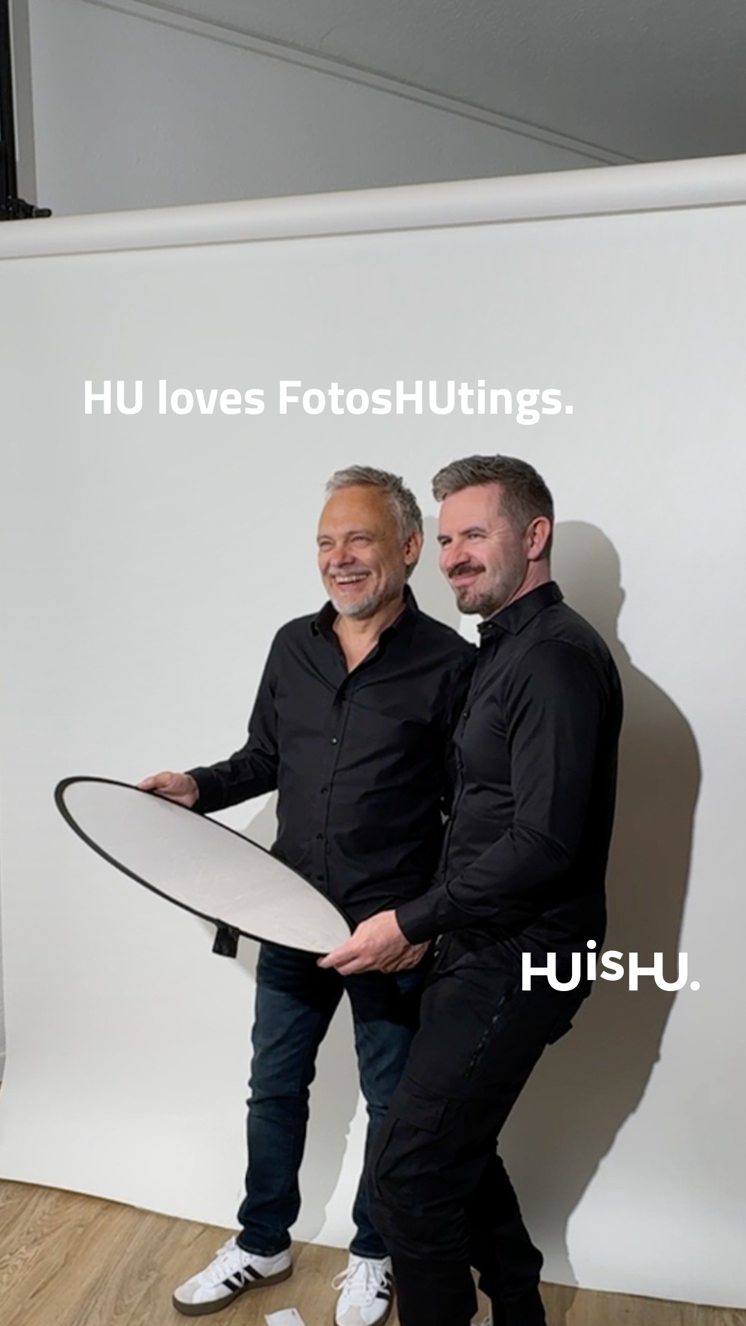Bei diesem FotosHUting haben wir fast 30 gutaussehende Models in Szene gesetzt. 📸 😎⁠
⁠
Für welche Kampagne diesmal? Na, unsere eigene: Wir haben neue Teamfotos! ✨⁠
⁠
Kannste auf unserer Team-Seite linsen. Link in der Bio. 🔗⁠
⁠
#huishu #thisishu #werbeagentur #kreativagentur #agentur #teamfotos #fotoshuting #mitarbeiterfotos
