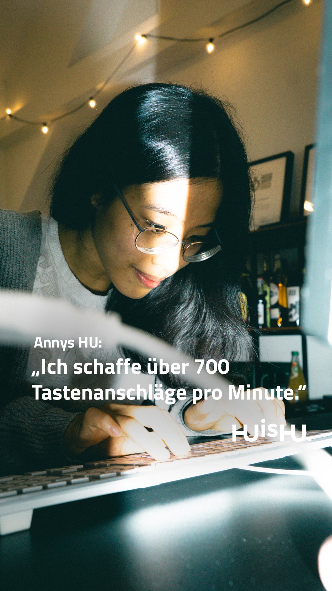 … und das ganz ohne 10-Finger-System. Mein Chaos hat System. 💻 🔥⁠
Richtig, ich tippe nur mit 8 Fingern – aber wenn’s um Geschwindigkeit geht, ist manchmal weniger mehr. 🫢⁠
Ob E-Mails, KI-Prompts oder Briefings: Wer schnell tippt, spart Zeit! So macht sich ein "random" Skill doch nützlich.⁠
I dare you: Wenn du mehr Anschläge schaffst als ich, gibt’s ein Eis von mir. 🍦⁠
⁠
#HUisHU #thisishu #huweare