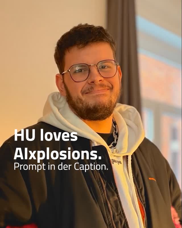 Dieser Prompt ist 'ne Wucht. 💥⁠
⁠
Und so geht’s: ⁠
1️⃣ Öffne Adobe Firefly⁠.⁠
2️⃣ Wähle Veo 3.1 aus⁠.⁠
3️⃣ Klicke auf „Mehr”⁠.⁠
4️⃣ Lade ein Bild mit einer Person hoch⁠.⁠
5️⃣ Füge folgenden Prompt ein⁠:⁠
⁠
“Um die Person herum soll eine Explosion aus ultrarealistischen [Blumen, Einhörnern, Waffeln, ...] stattfinden. Die [Blumen, Einhörner, Waffeln, ...] sollen den Raum vollkommen fluten.”