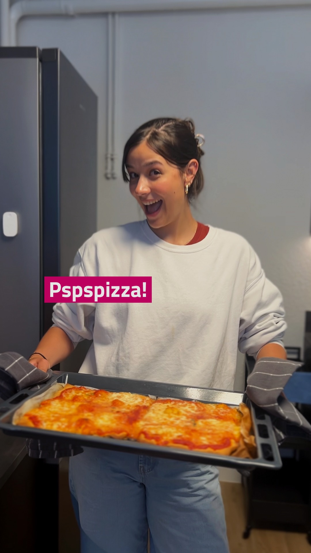 Pizza Margherita mit einer Kampagne als Beilage, kommt sofort! 🍕 🥤⁠
⁠
#HUisHU #Kreativagentur #Pizzaparty⁠
