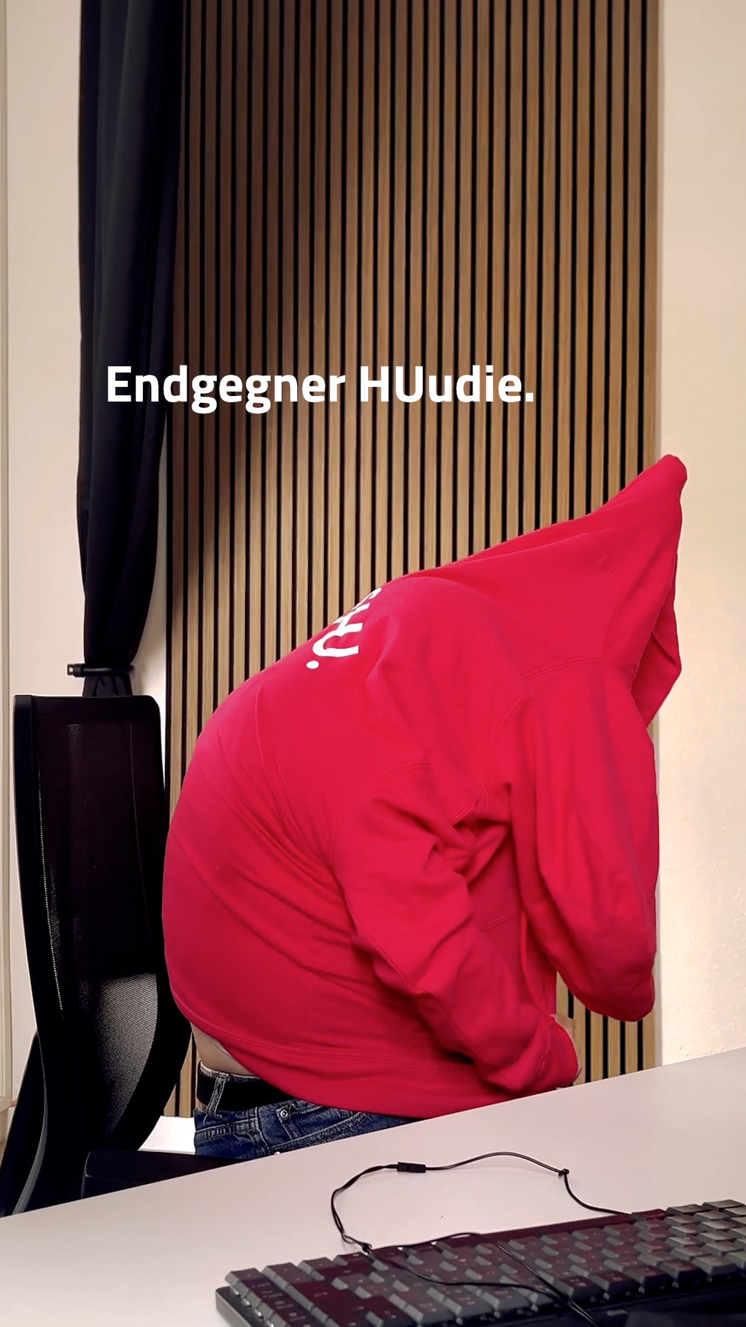 Es passt gerade nicht so gut. 🧥⁠
⁠
#HUisHU #Kreativagentur #Büroleben